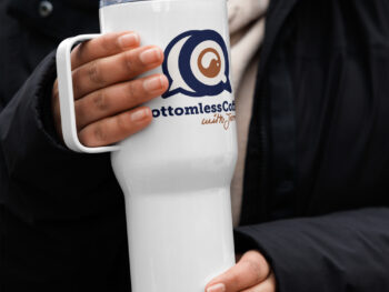 Travel mug with a handle