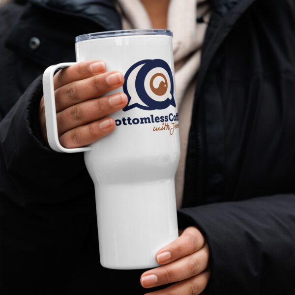 Travel mug with a handle